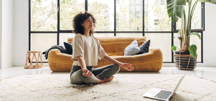 Yoga et stress : comment cette pratique agit réellement sur le corps et l’esprit